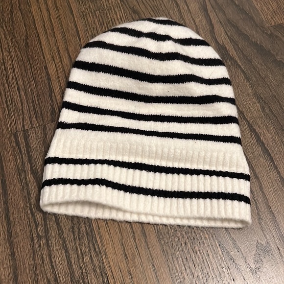 J. Crew Beanie Stripe White Black Hat Super Soft BC299 - Picture 6 of 6